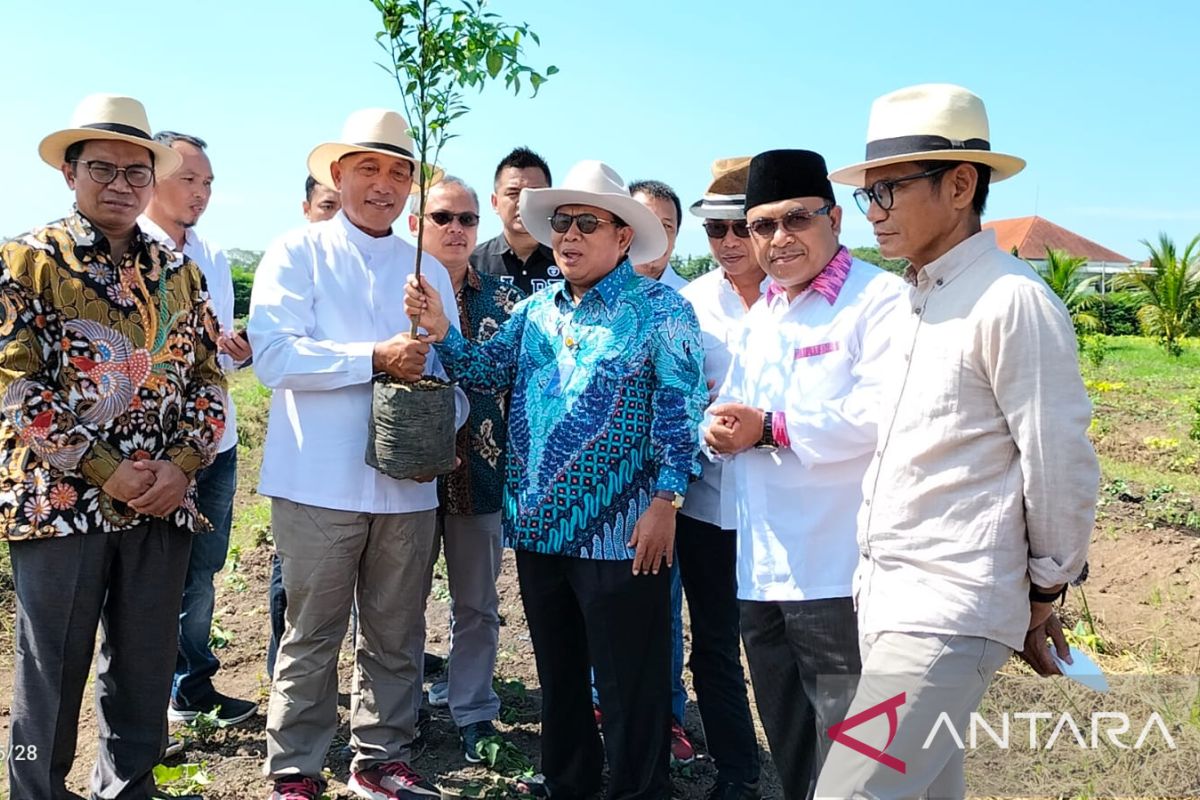 Komisaris Pusri temui petani  perkebunan dan pangan di Jember