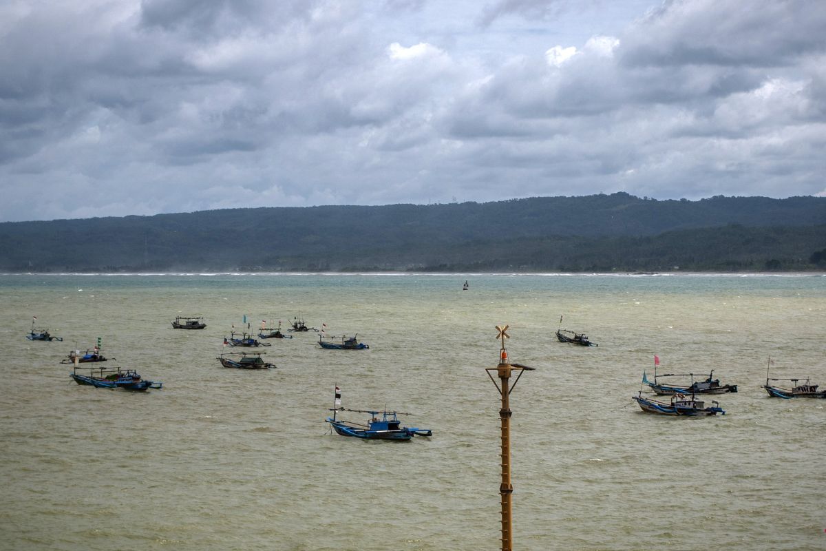 24 perairan diprediksi alami gelombang tinggi-sangat tinggi, termasuk Lampung