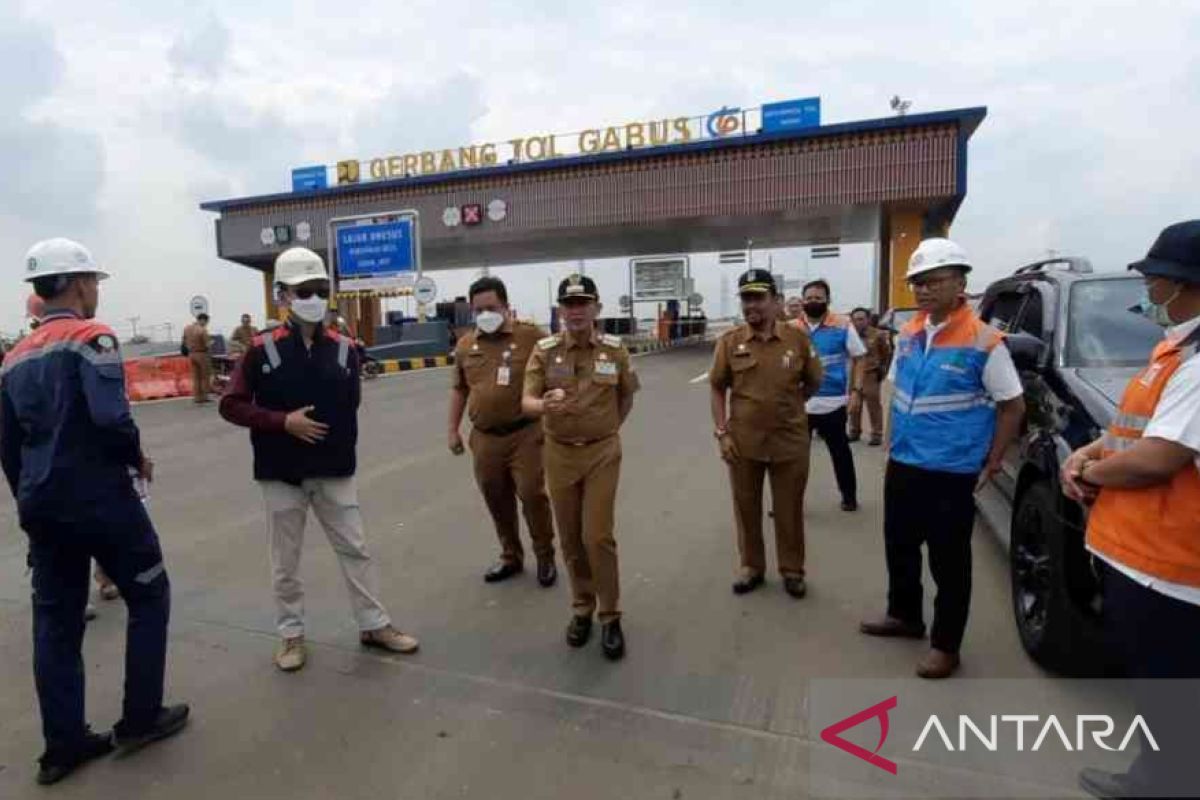 Penjabat Bupati Bekasi tinjau Gerbang Tol Gabus jelang diresmikan
