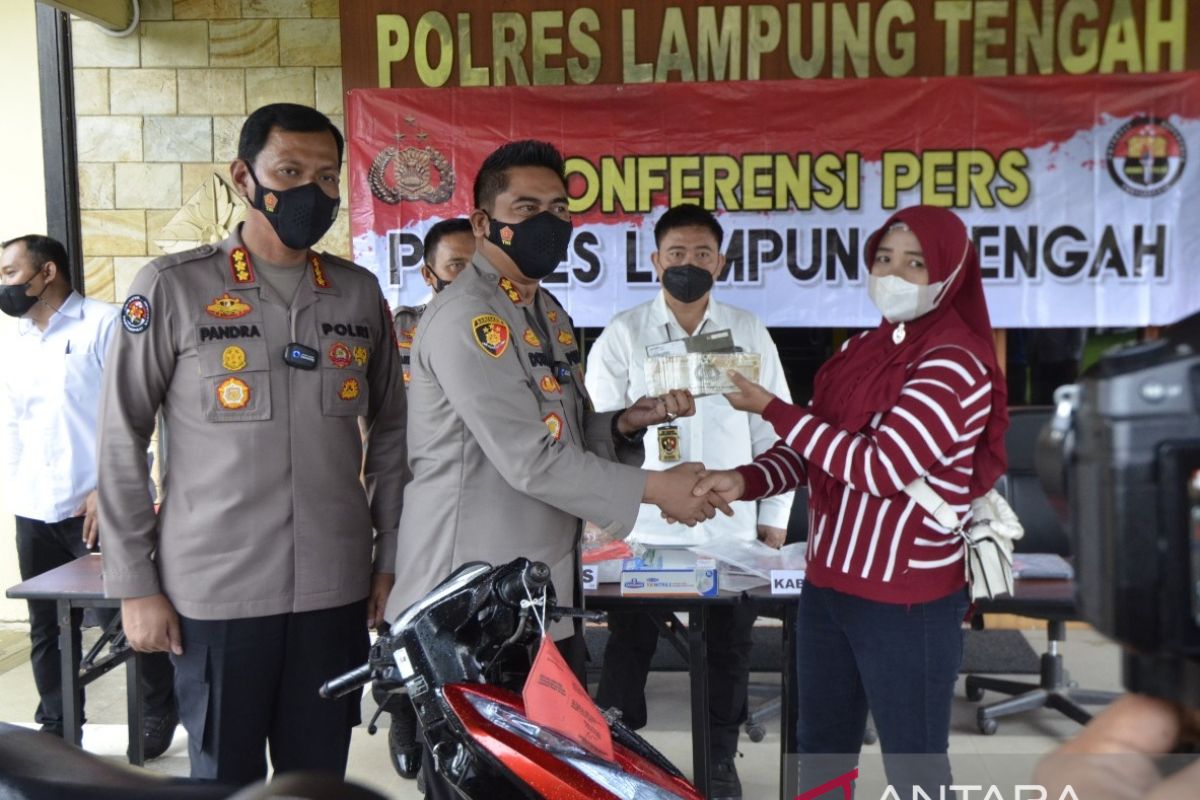 Kapolres Lampung Tengah kembalikan motor hasil curian kepada pemilik