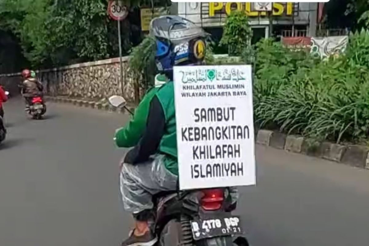 Di Jakarta Timur, konvoi motor bawa atribut khilafah bagikan selebaran