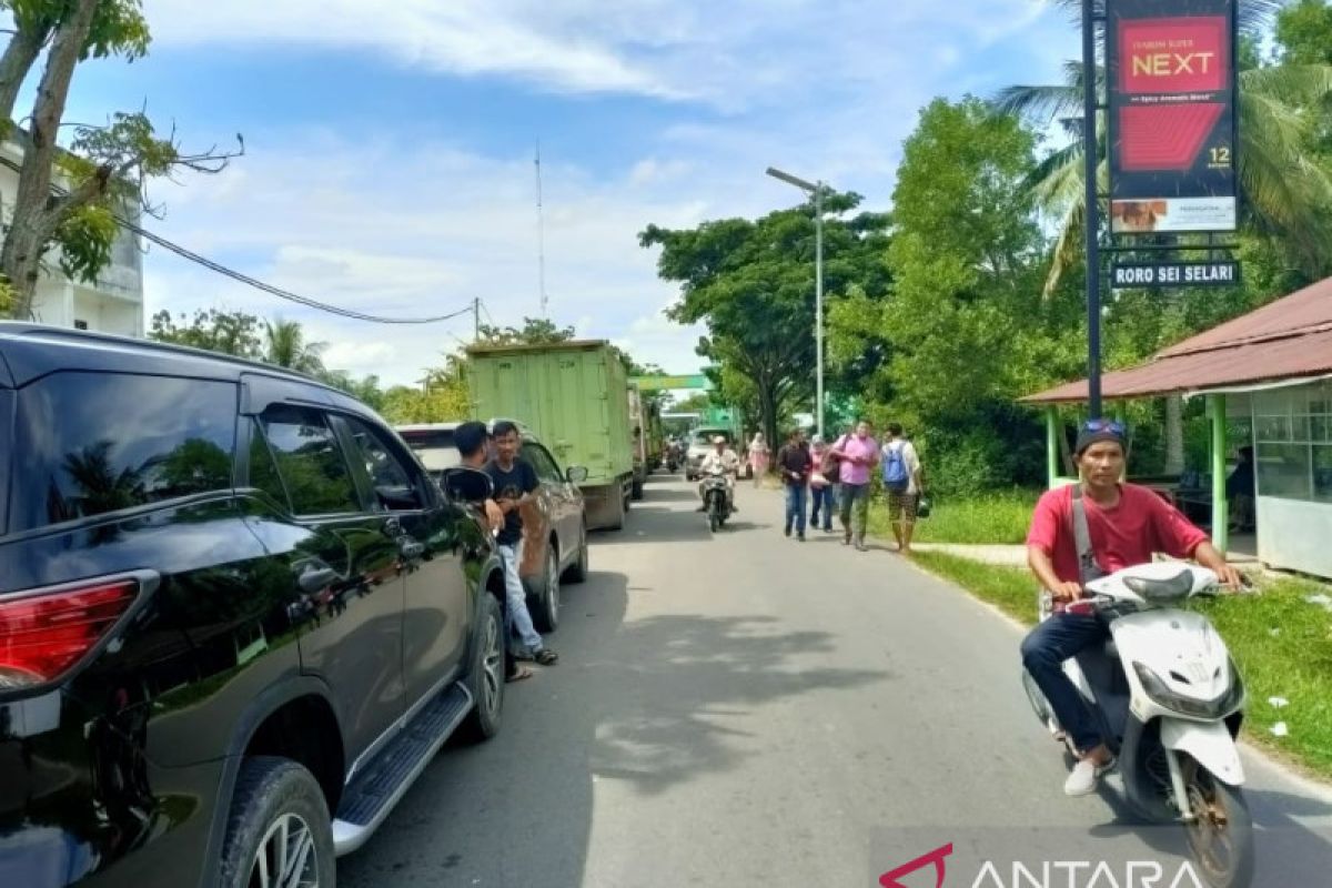 Dermaga Air Putih rusak, antrean mengular di Pelabuhan Sungai Selari