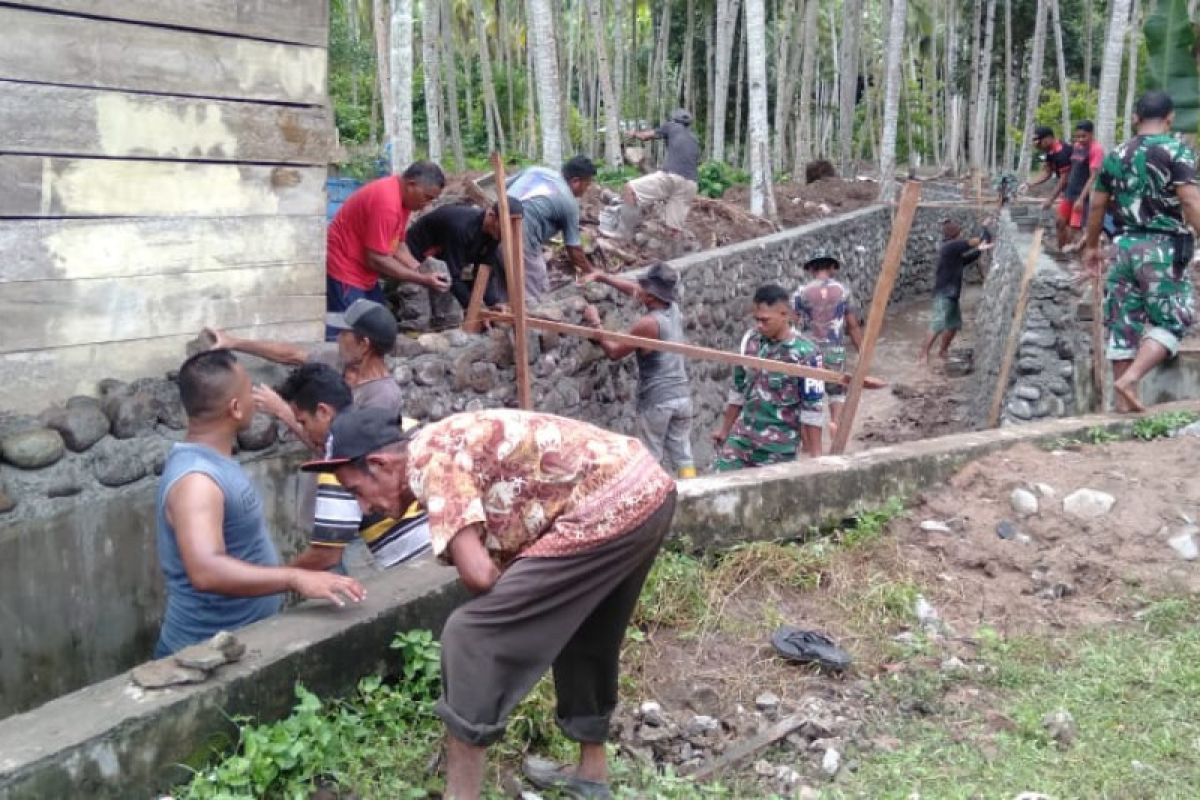 Satgas TMMD 113 Maluku Utara bangun aliran air cegah banjir, TNI bersama rakyat