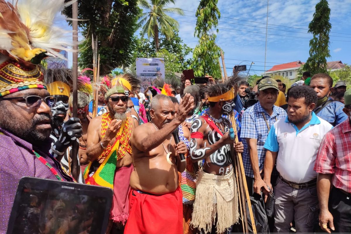 Lembaga Adat Dinilai Berperan Penting Lindungi Hak Masyarakat Papua Antara News Papua Barat 