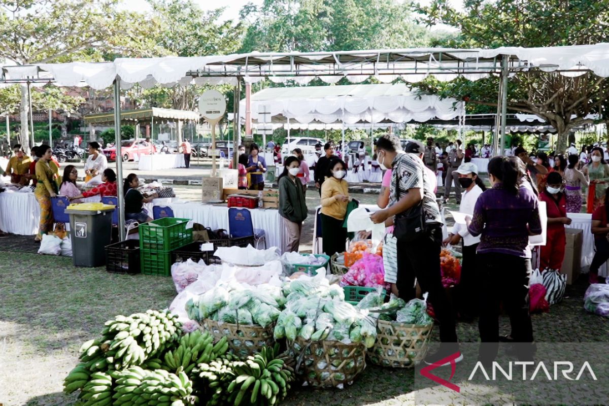 Puluhan pelaku UKM ikuti pasar murah jelang Galungan di Badung