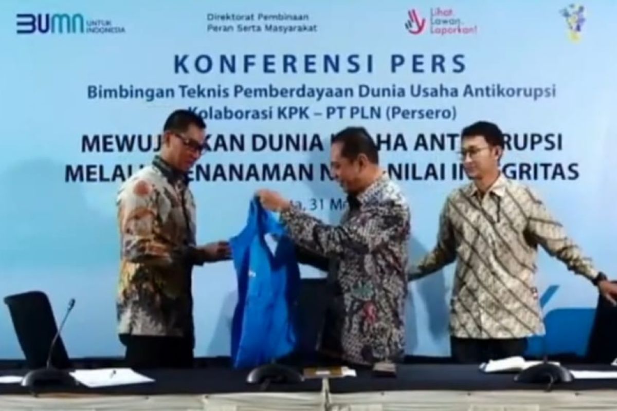 KPK berikan rompi biru antikorupsi kepada jajaran PLN