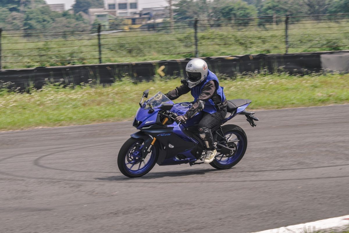 All New R15 Connected Series Makin Diminati Gen Z, Ikut bLU cRU Riding Experience Tambah Pengalaman Berkendara