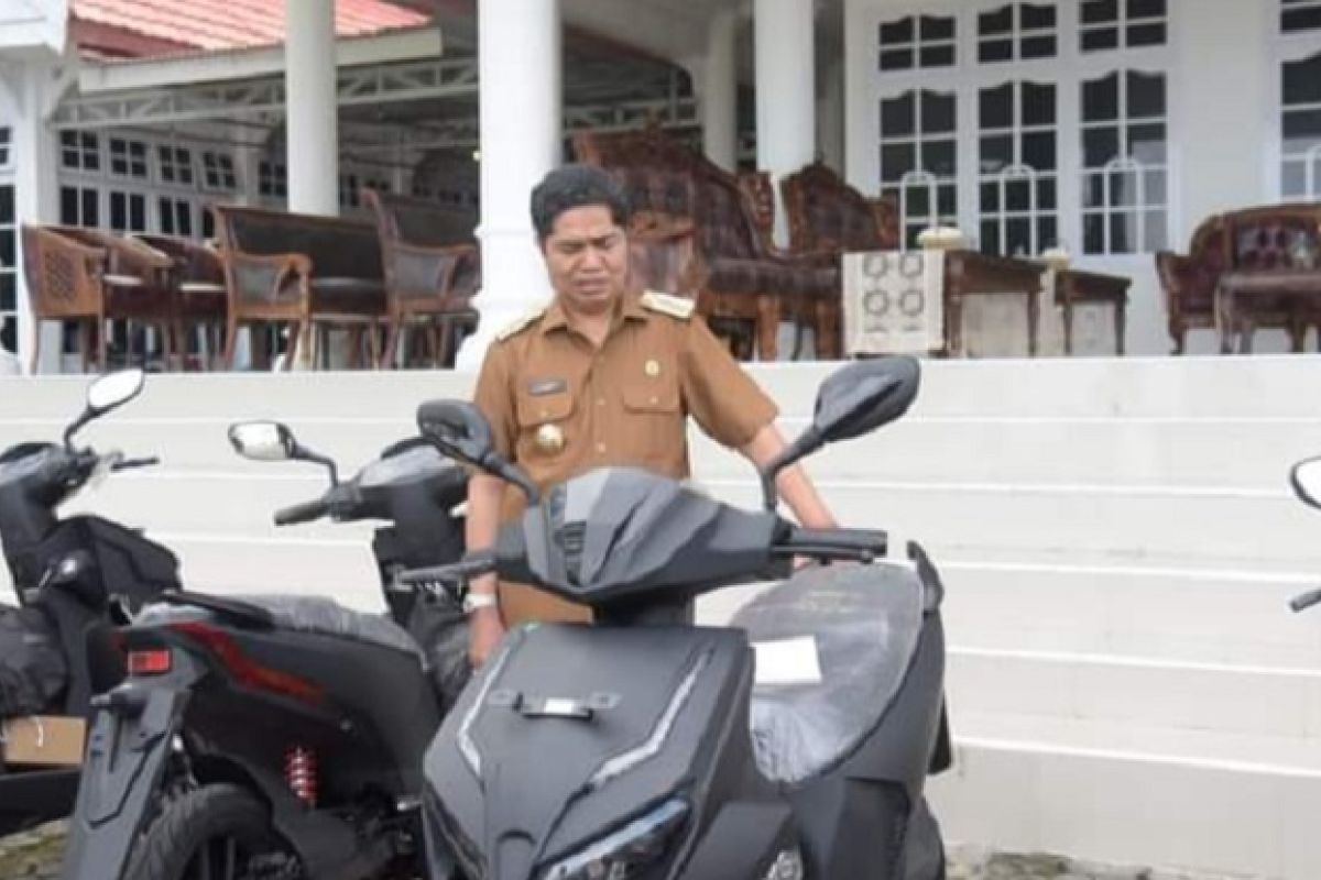 Sepeda motor listrik mulai mengaspal di Kabupaten Buton