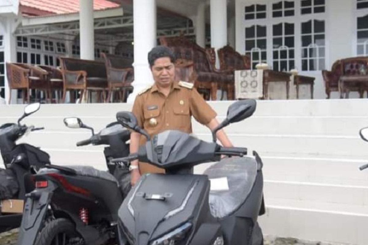 Sepeda motor listrik mulai mengaspal di Buton