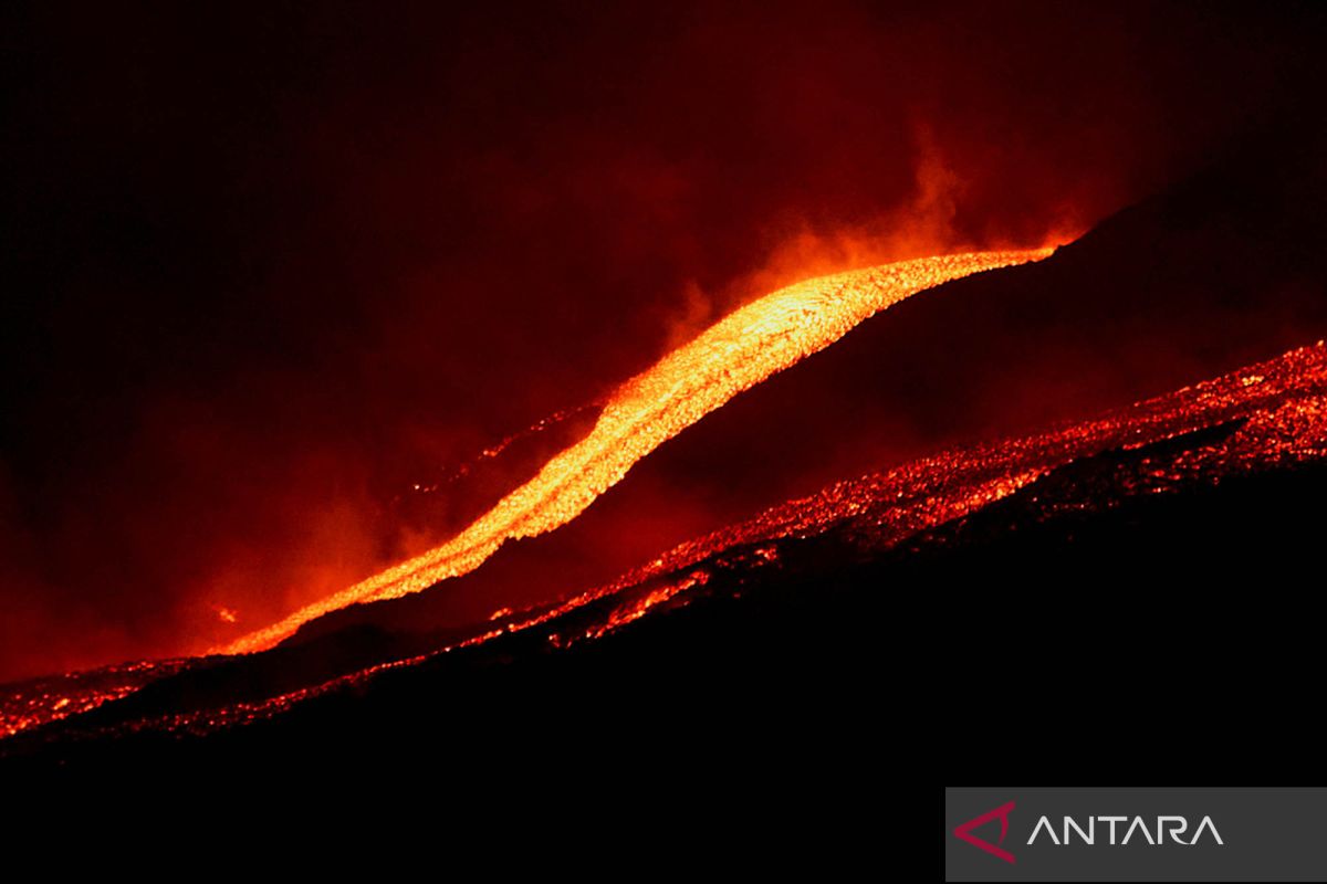Gunung Etna meletus, penerbangan ke Sisilia dihentikan