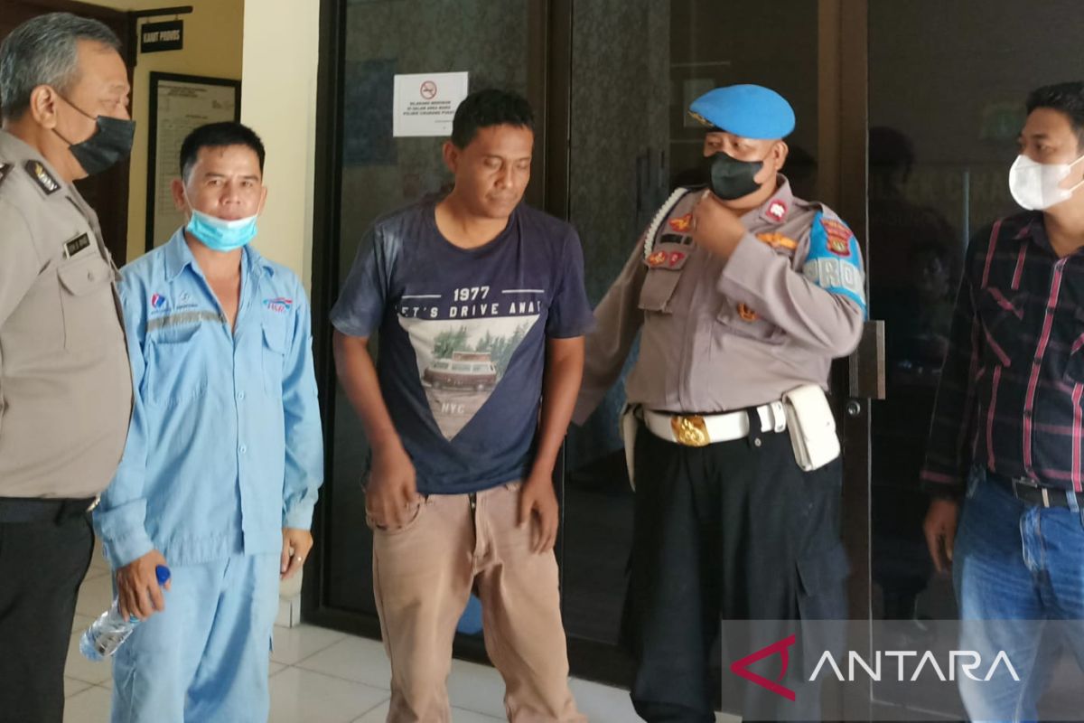 Polres Bekasi membebaskan pencuri besi proyek kereta cepat