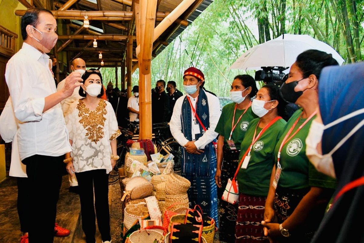 Kunker ke NTT, Presiden Jokowi tinjau Kampus Bambu Turetogo di Ngada