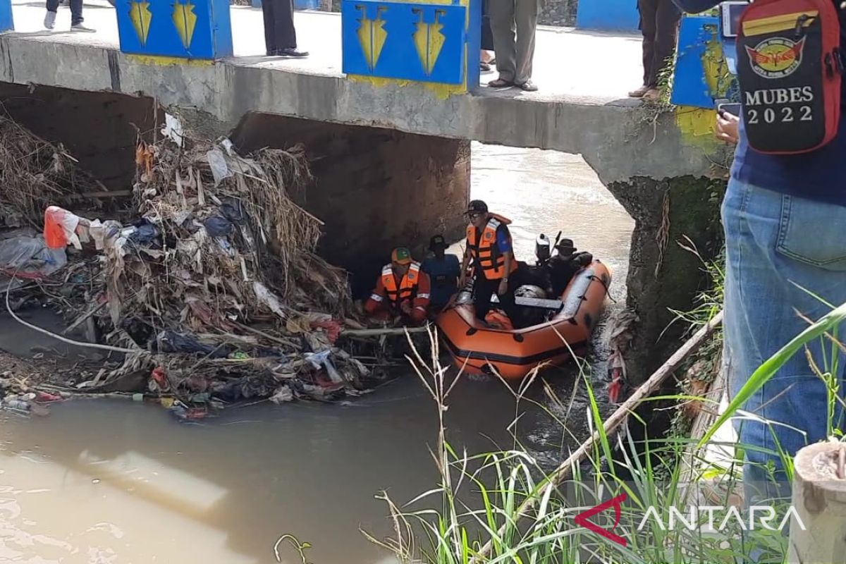 Pemkab Bekasi ancam pidana pencemar air sungai