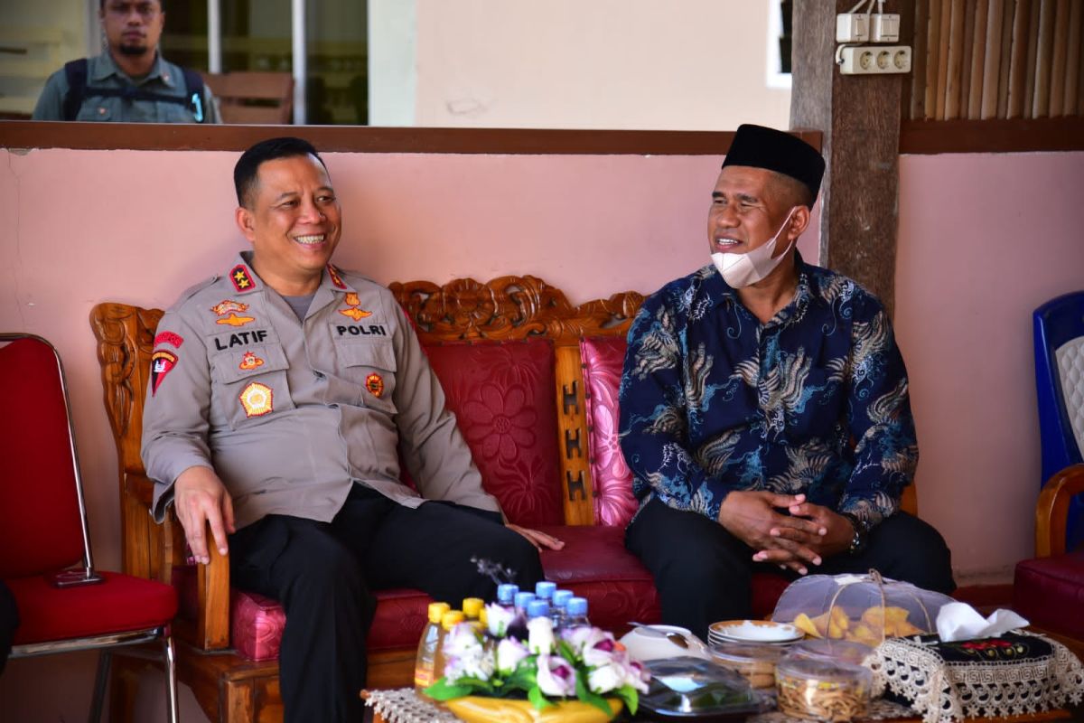 Kapolda Maluku mendukung warga Mamala-Morella kembangkan jus pala