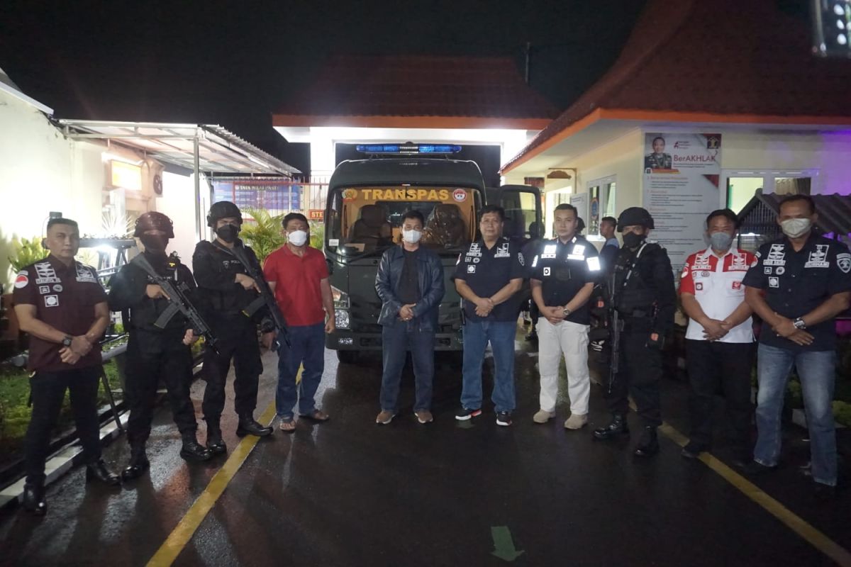 Sembilan napi risiko tinggi dari Jatim dipindahkan ke Nusakambangan
