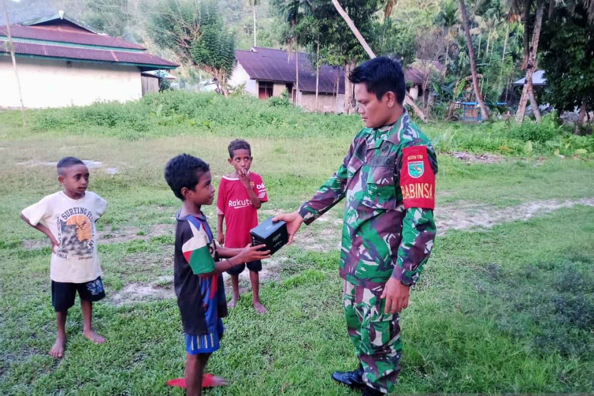 Babinsa Biak Utara bangun kemanunggalan TNI AD bersama anak usia dini