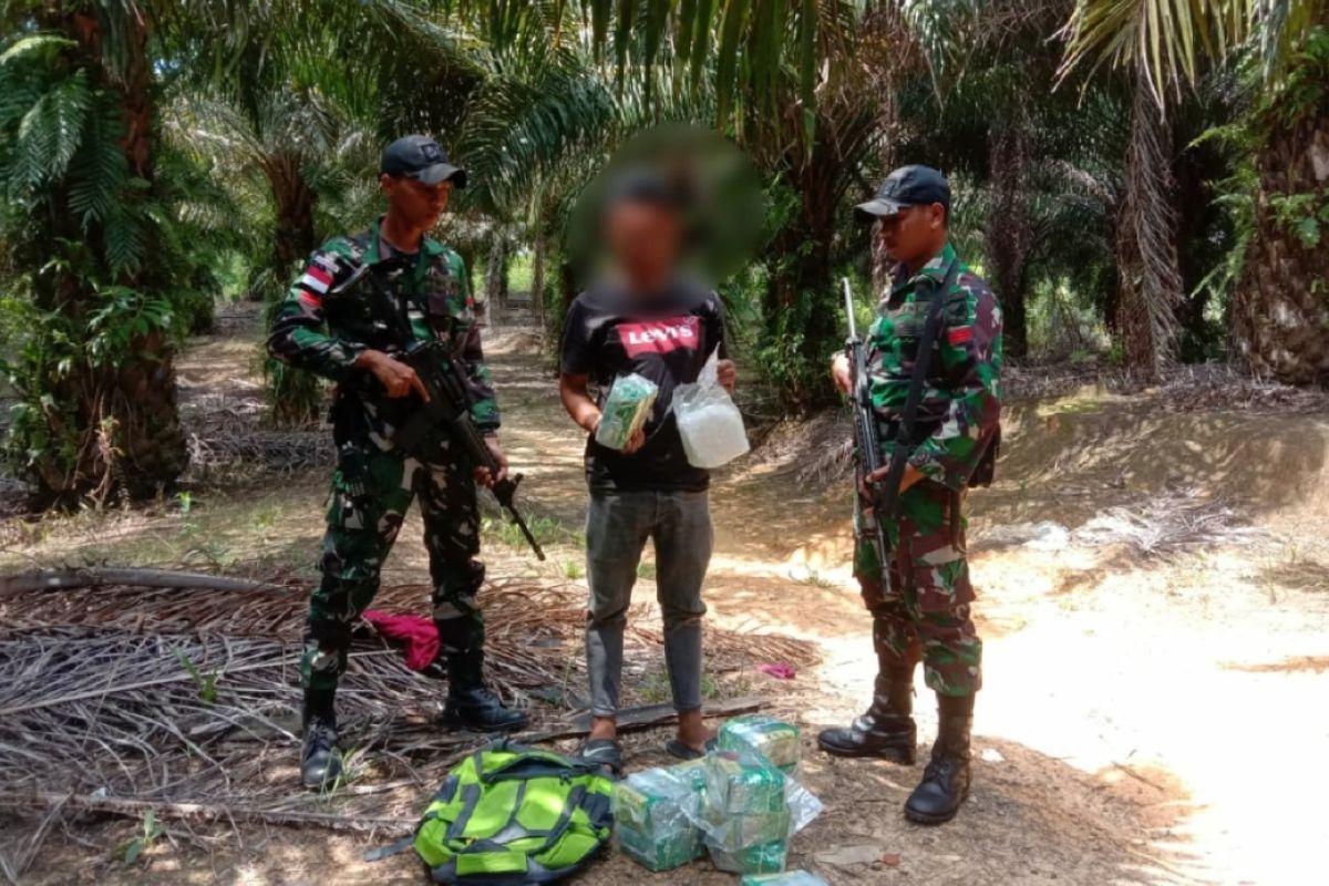 Satgas Pamtas gagalkan upaya penyelundupan sabu-sabu 13,6 kg asal Malaysia
