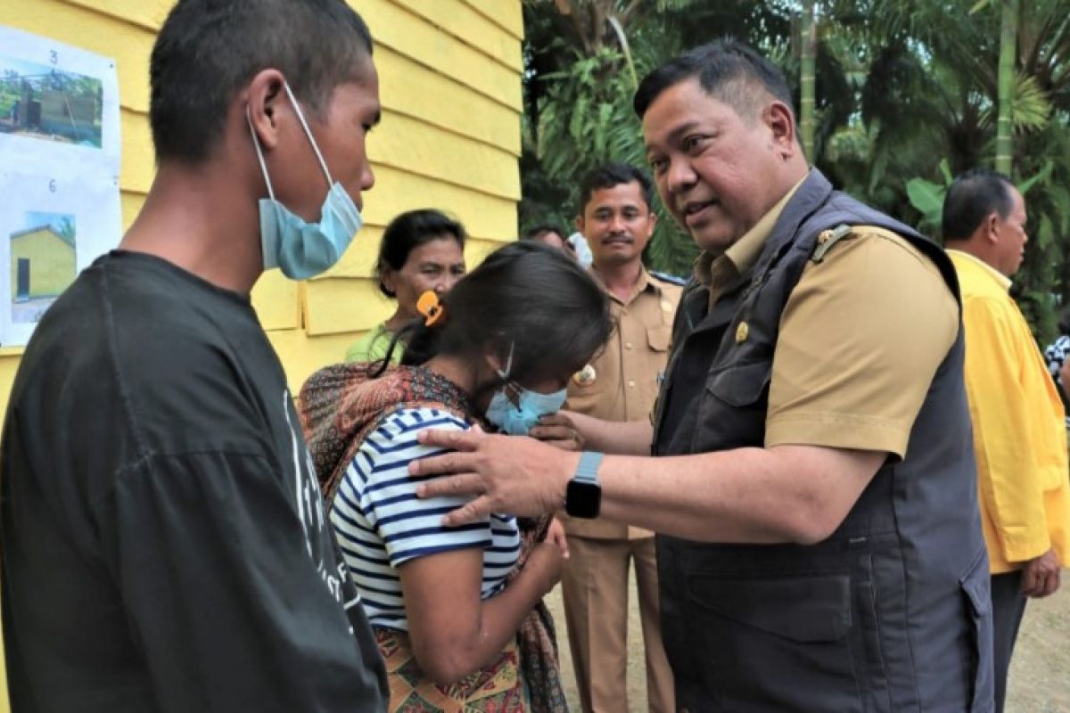 Rumahnya direhab jadi layak huni, Ernis Simanullang ucapkan terimakasih ke Bupati Eddy Berutu