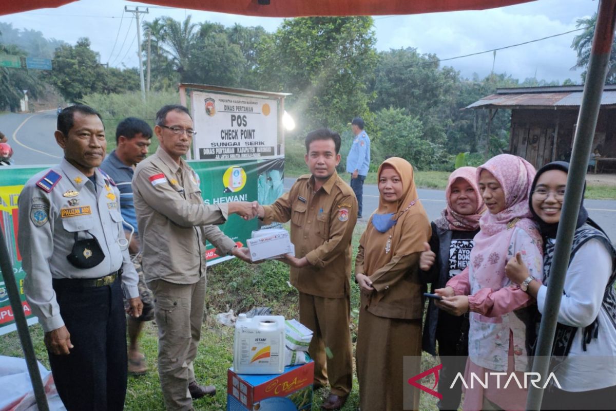 Mukomuko terima bantuan alat semprot disinfektan