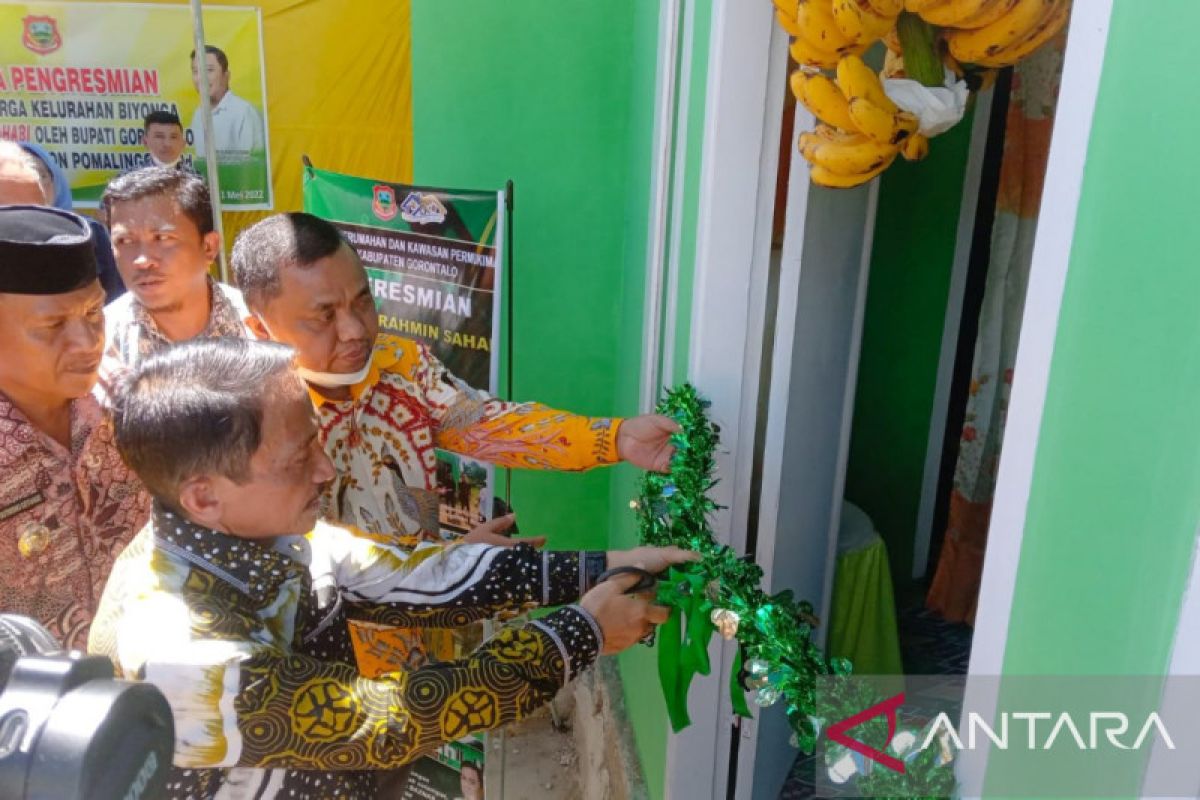 Bupati Gorontalo resmikan rumah layak huni bantuan swadaya