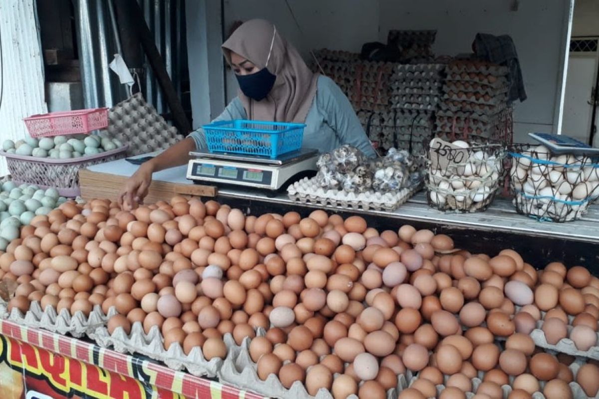 Harga meroket, warga Baturaja 'berburu' telur ayam pecah