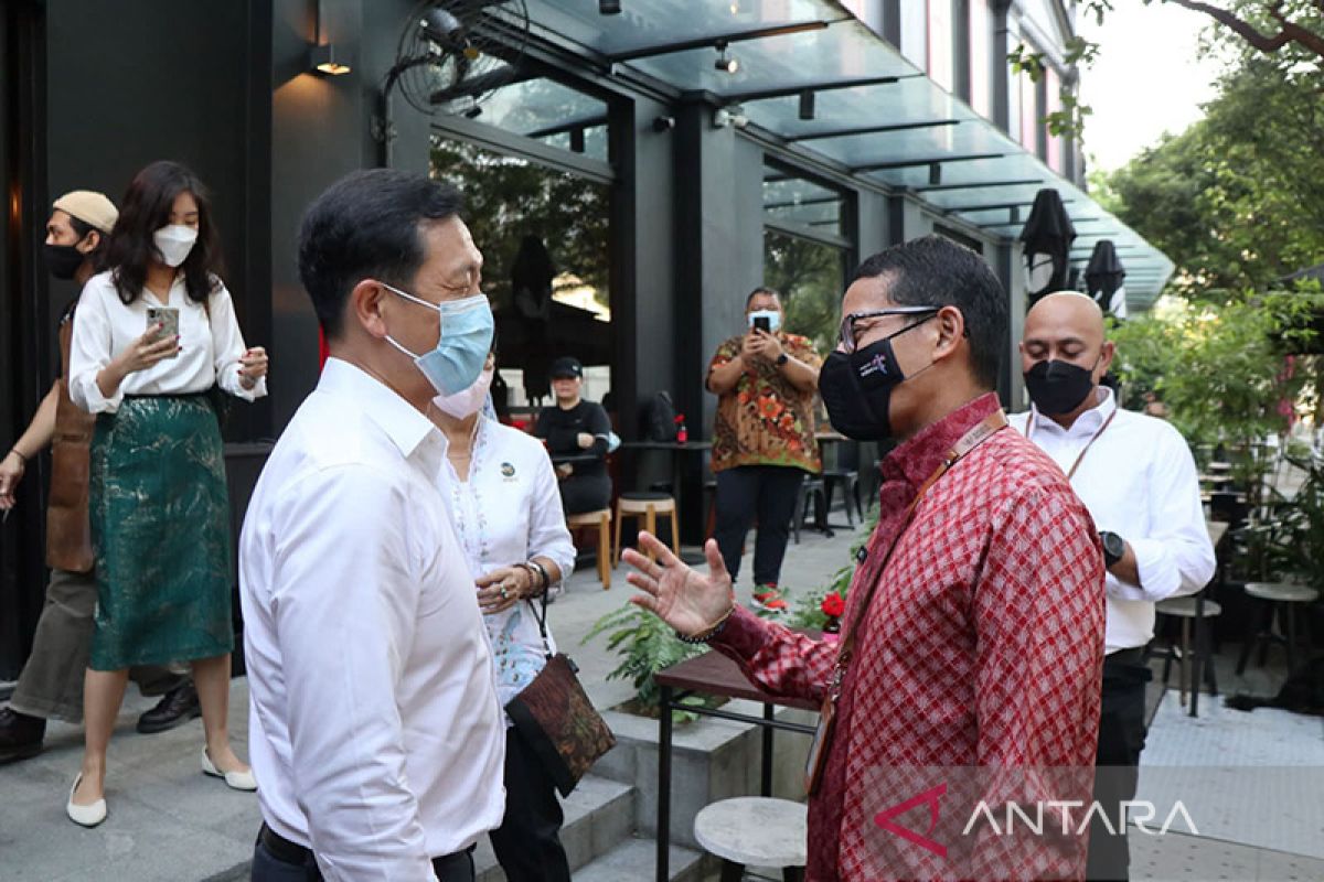 Temui Menkes Singapura, Sandi yakinkan pandemi di RI tertangani baik