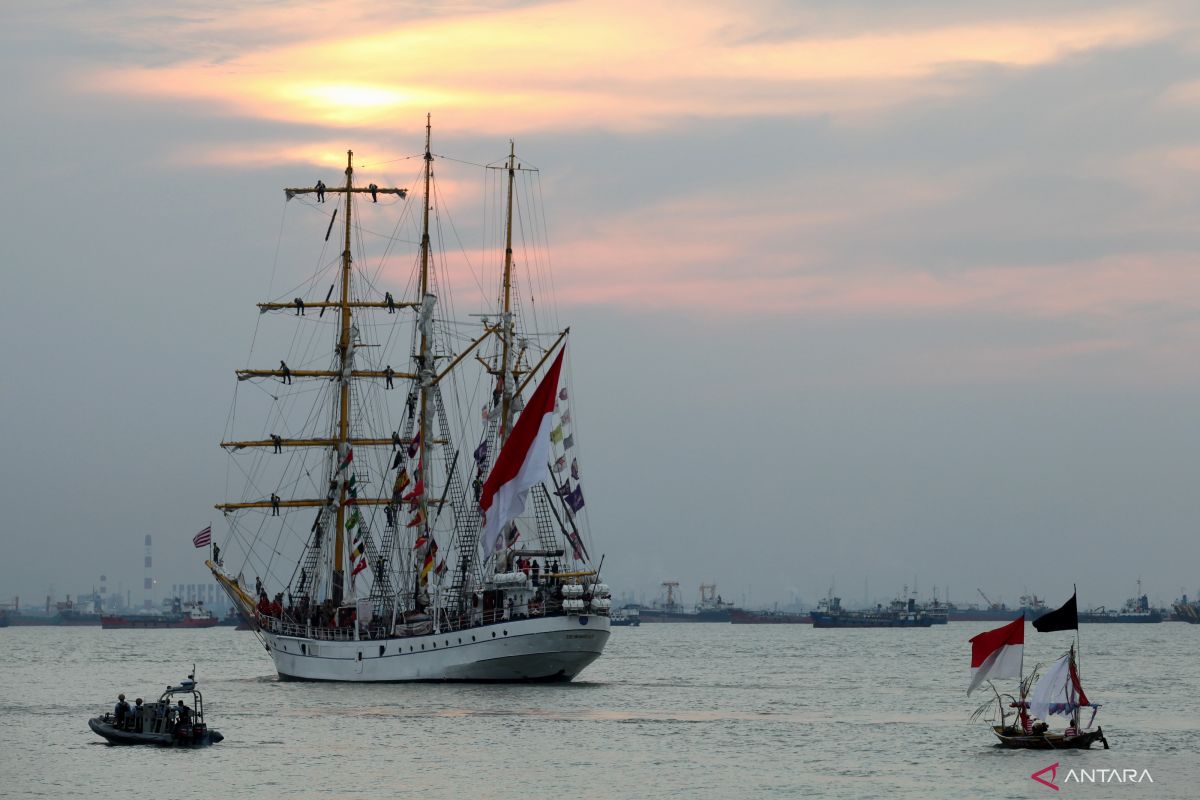 KRI Dewaruci sets sail archipelago's spice route