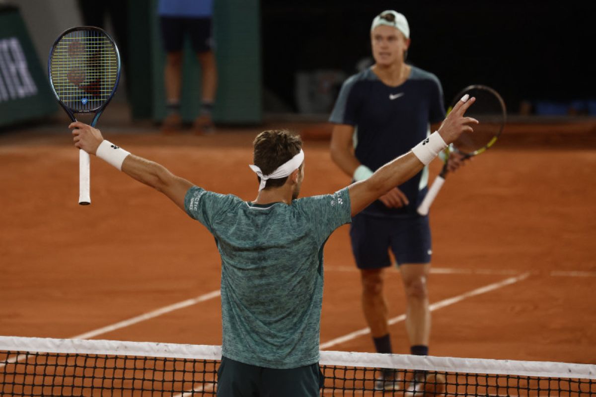 Ruud hentikan Rune si sensasional untuk capai semifinal French Open