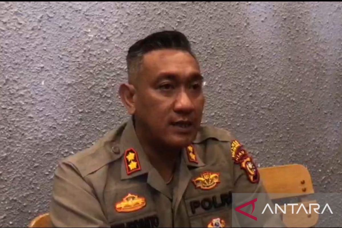 Viral, oknum polisi banting dan lempar seorang pria di Rohul