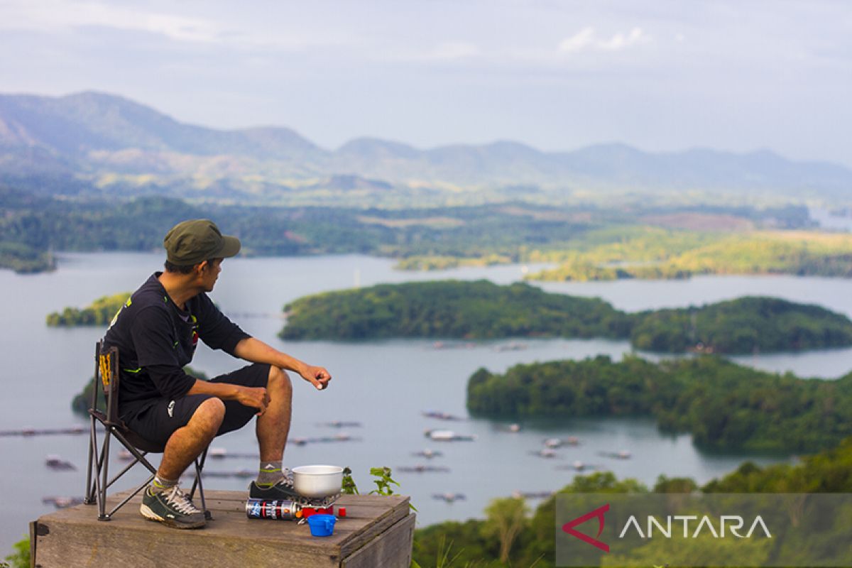 Puncak Bukit Batas Kawasan Geopark Meratus