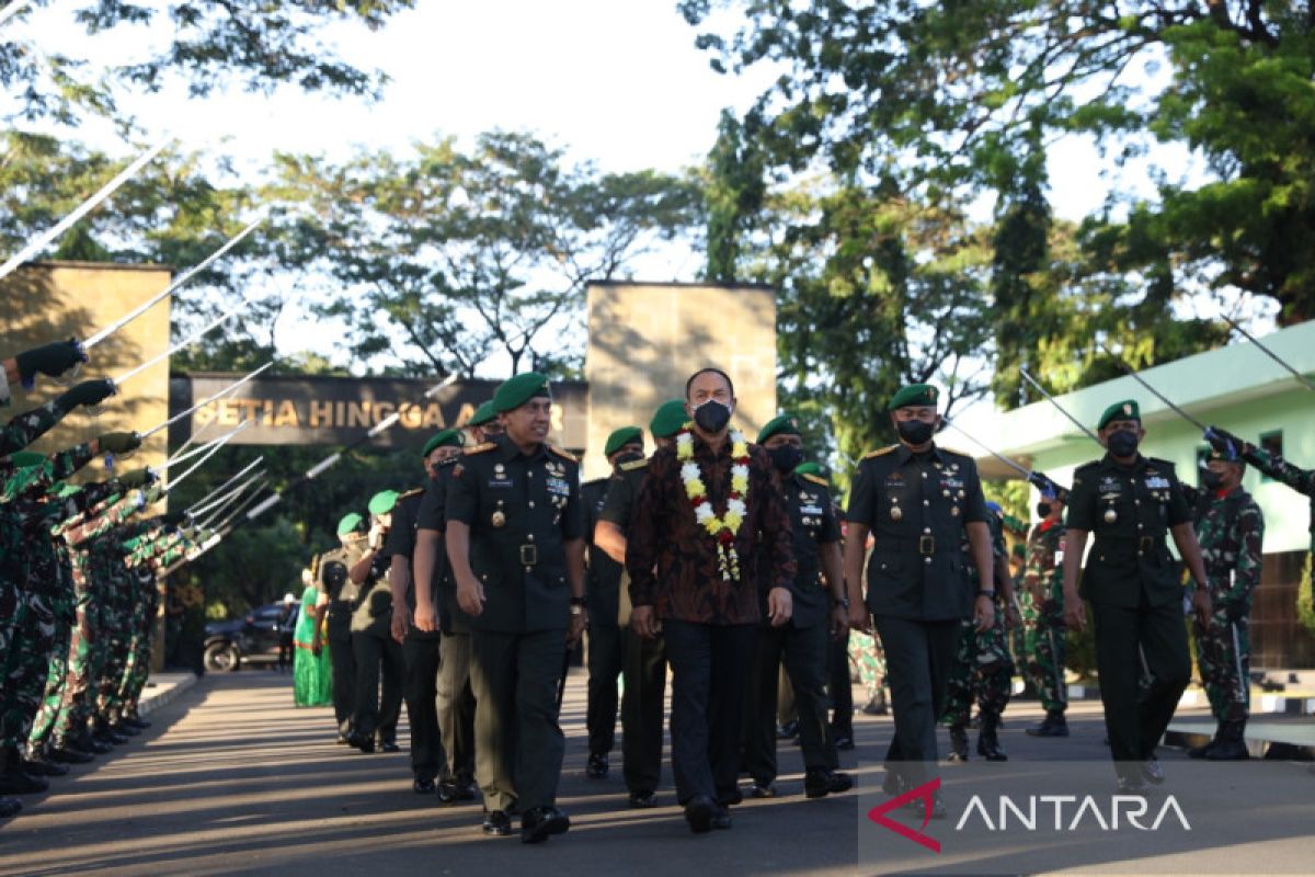 Mayjen (Purn) TNI Andi Sumangerukka menjadi Bapak Angkat Kodam Hasanuddin