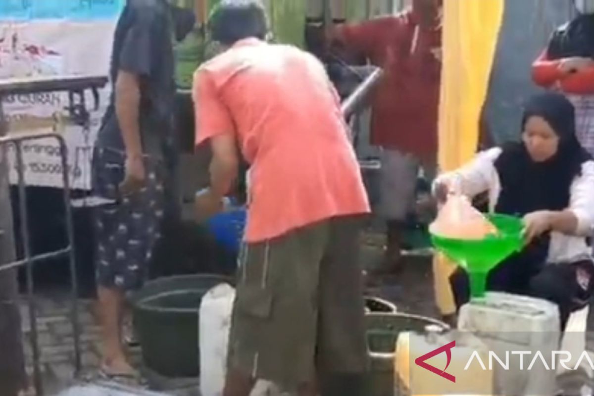 Disperindag Pamekasan gelar pasar murah minyak goreng