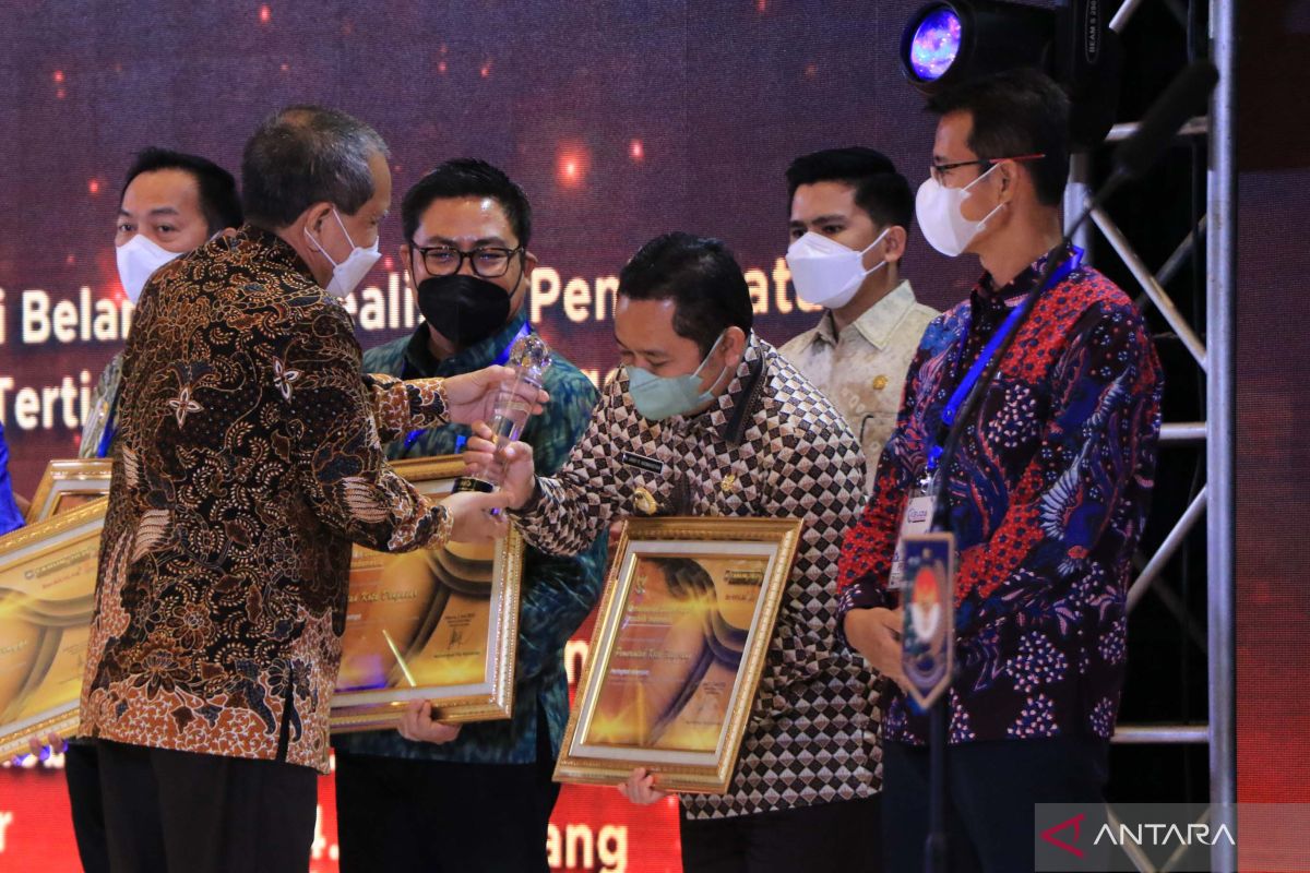 Pemkot Tangerang raih penghargaan kota realisasi PAD tertinggi di Indonesia