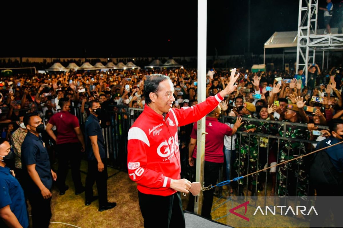 Jokowi dan Iriana nonton Slank dalam Konser Kebangsaan di NTT