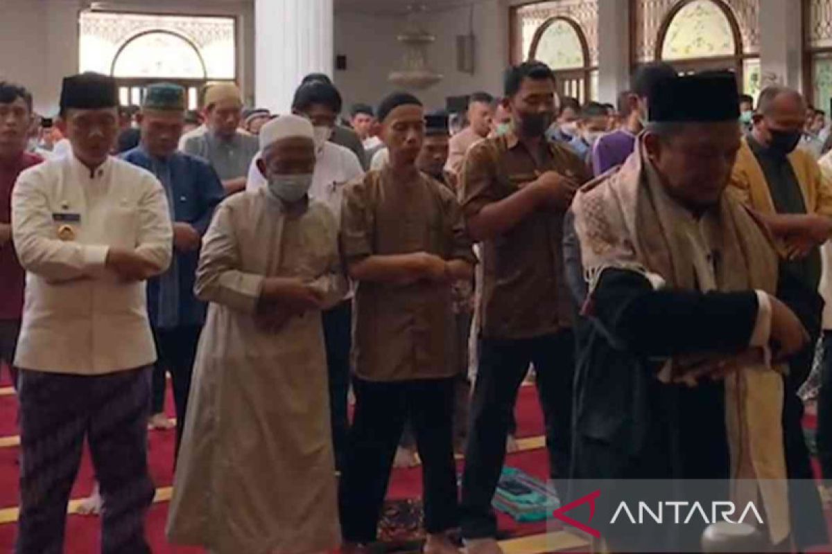 Pemkab Bekasi gelar Shalat Ghoib untuk putra Ridwan Kamil