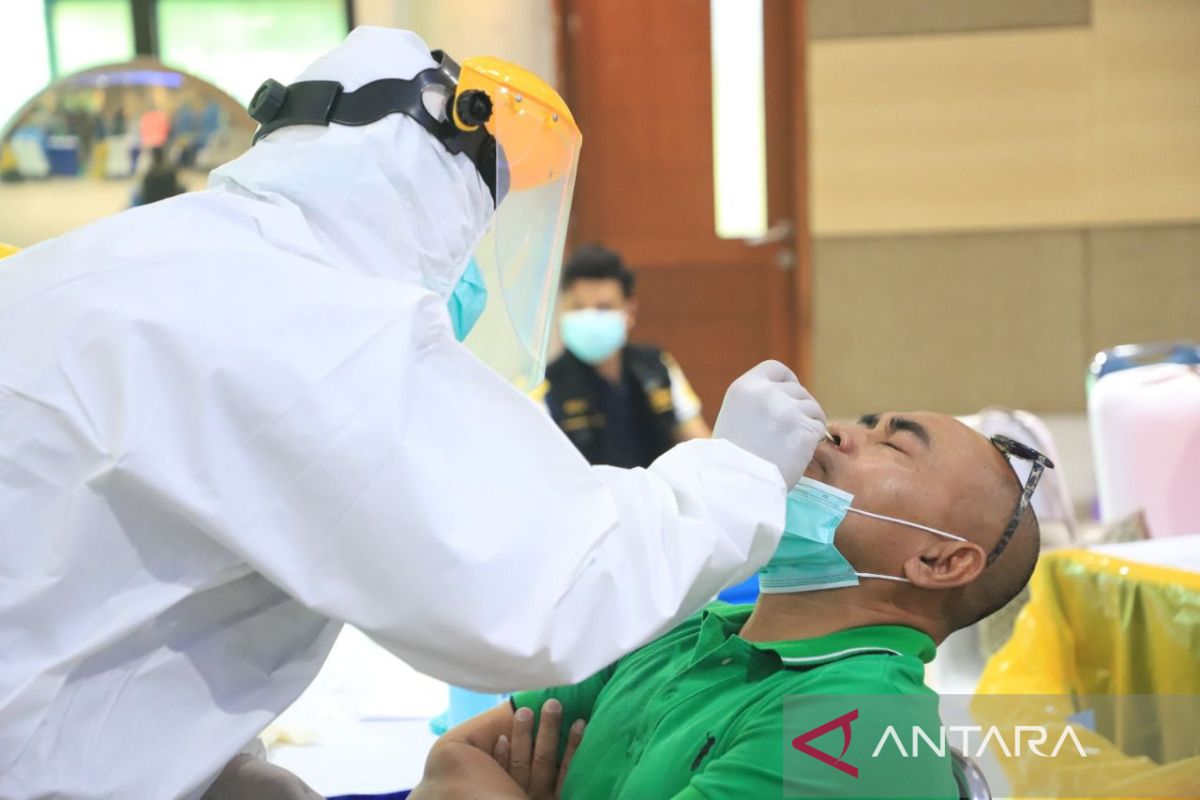 Dinkes Kota Tangerang gelar tes PCR 389 jamaah calon haji