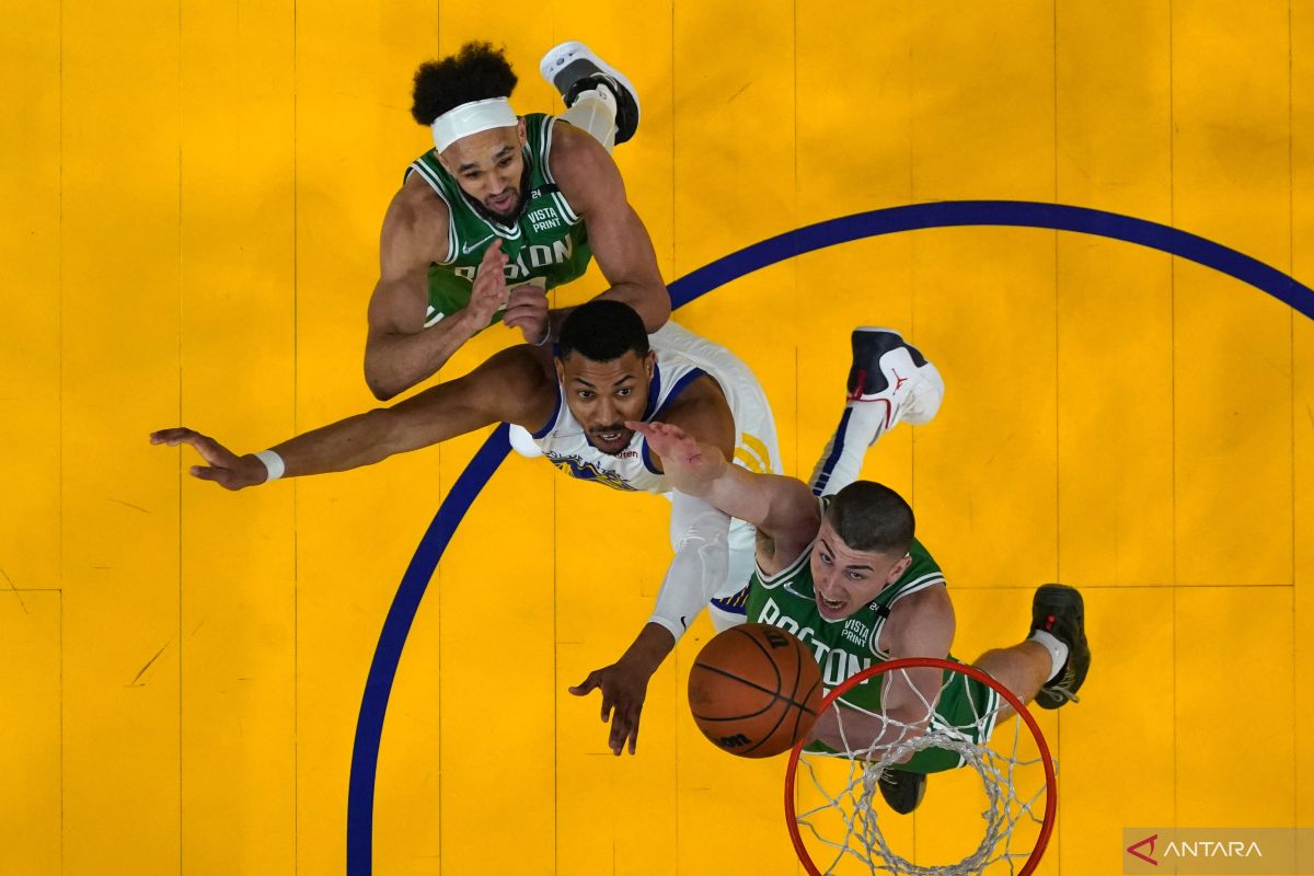 Final NBA: Celtics curi Gim 1 dari Warriors lewat momentum kuarter keempat