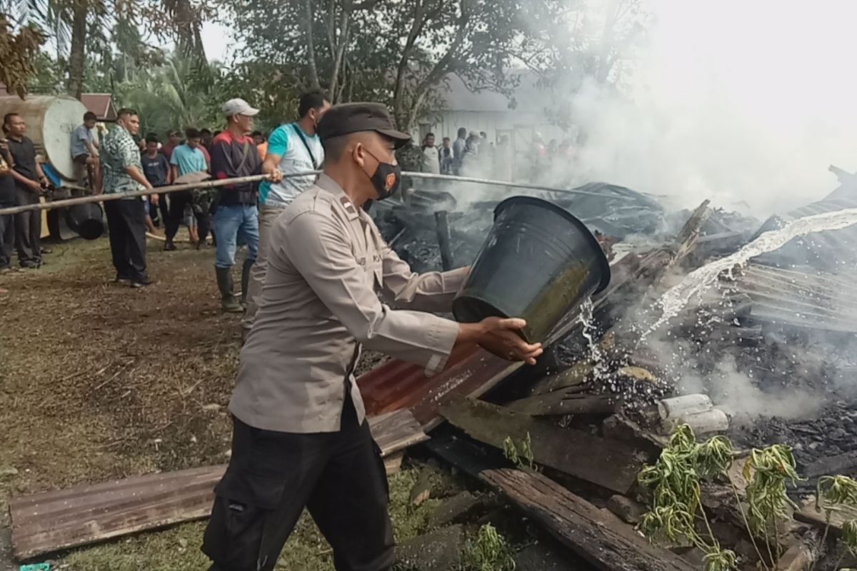 Dua unit rumah karyawan di Sawit Seberang terbakar