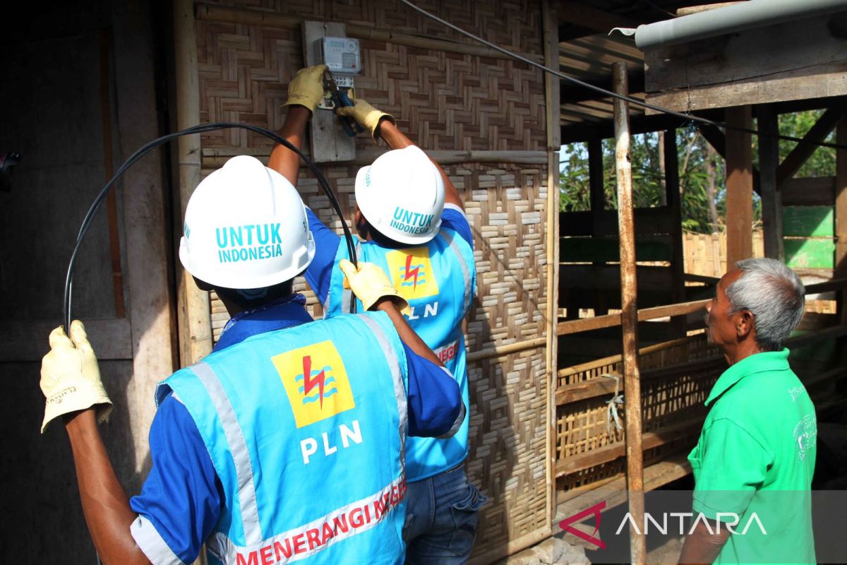 PLN bantu  alirakan listrik bagi 18.377 keluarga kurang mampu
