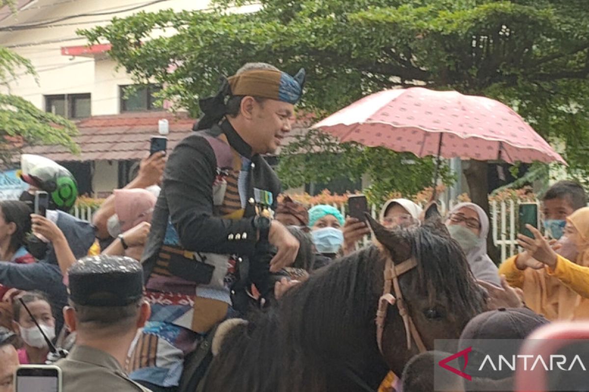 Forkopimda Kota Bogor naik kuda disambut riuh warga di acara HJB ke-540