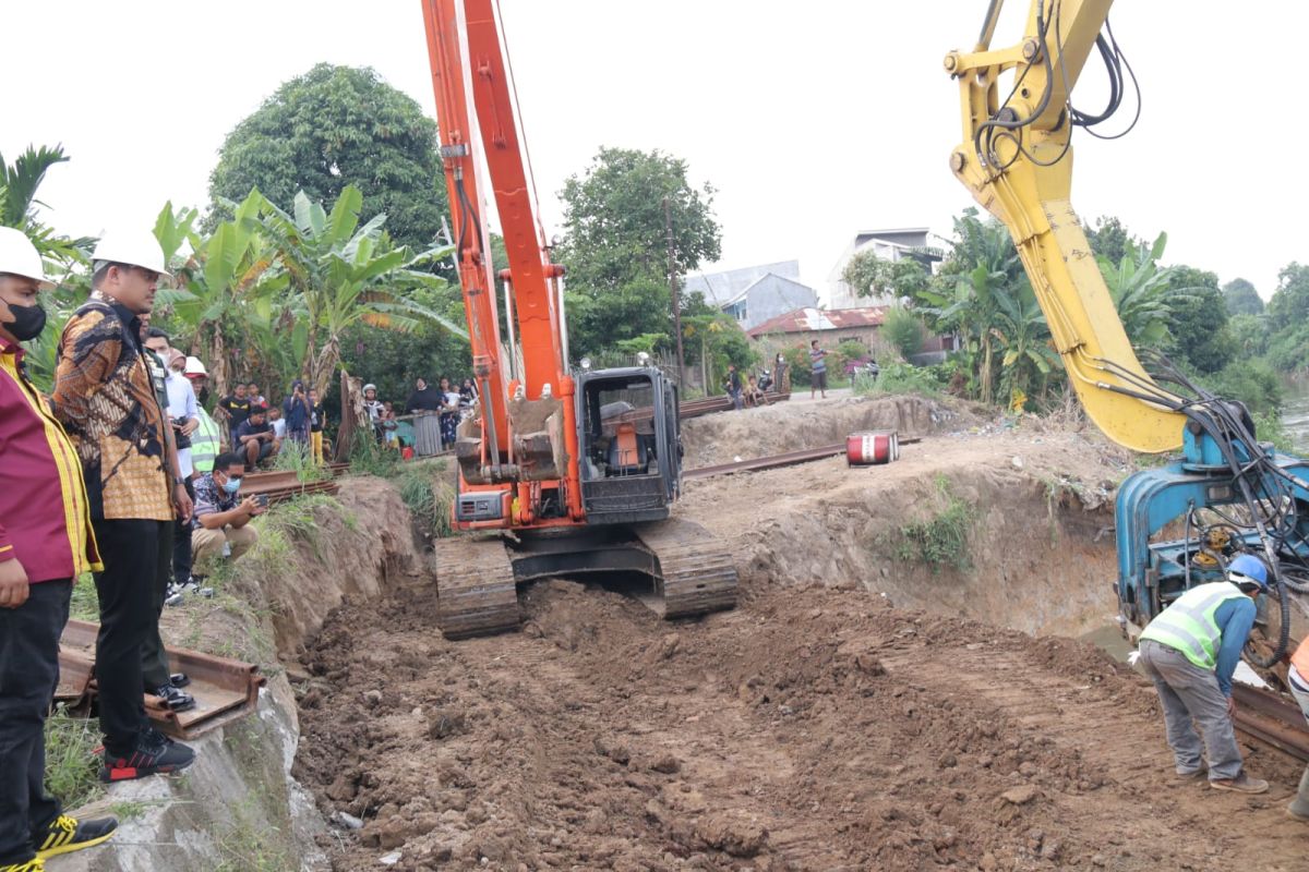 Bobby Nasution tinjau perbaikan Jalan Raja Aceh yang amblas