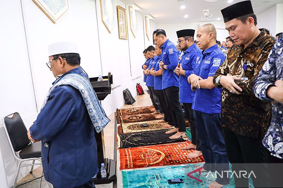 AHY lakukan salat Gaib untuk Eril di Masjid Ahyana