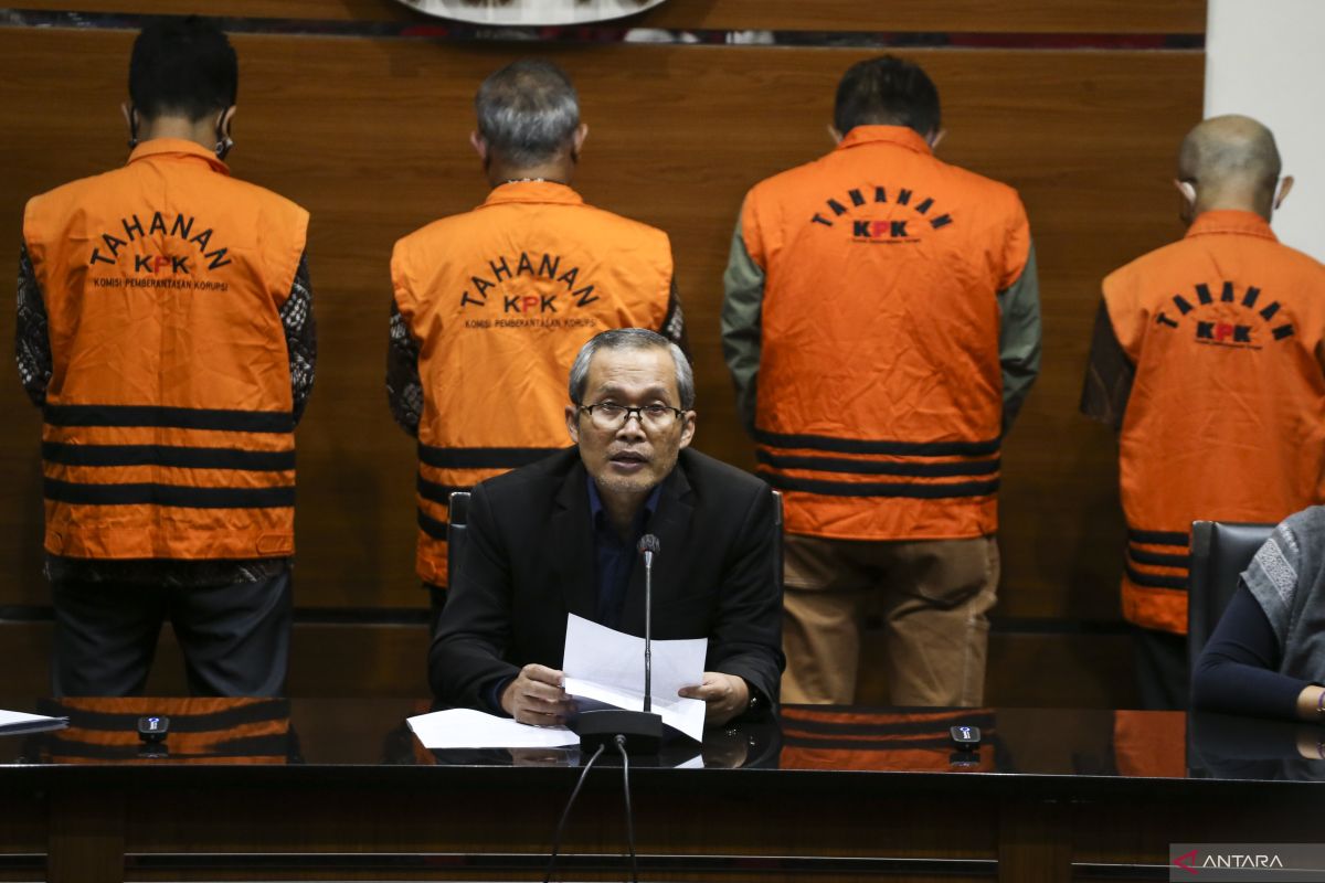 Empat oknum pegawai DLHK Riau tertangkap tangan lakukan pemerasan