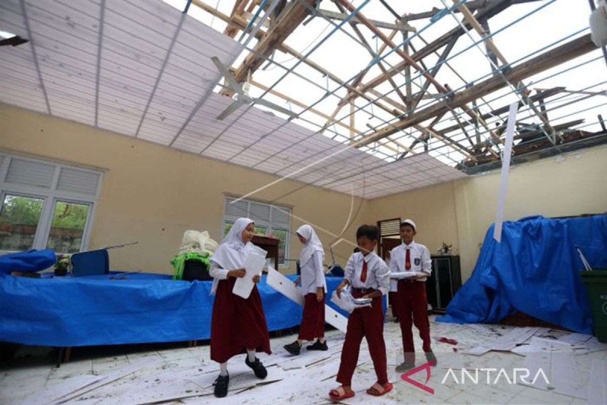 At least 233 homes damaged by strong winds in Aceh: disaster agency