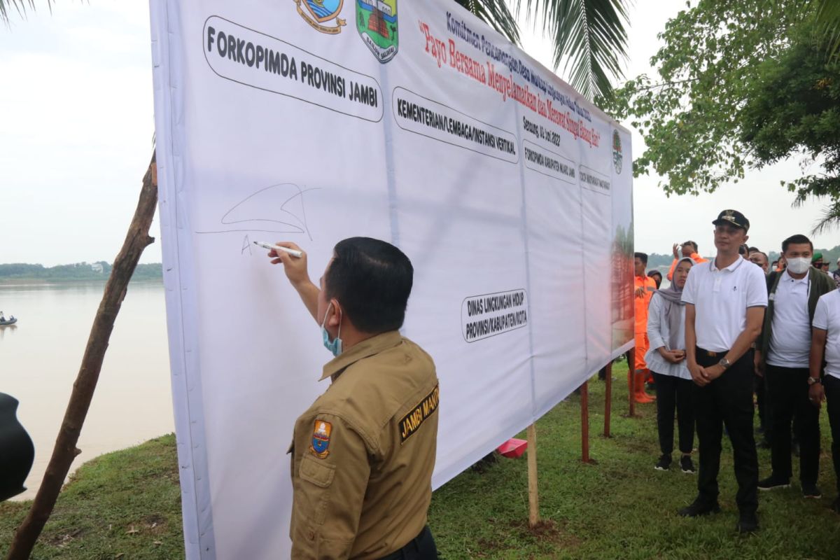 Gubernur Jambi mengajak masyarakat jaga Sungai Batanghari