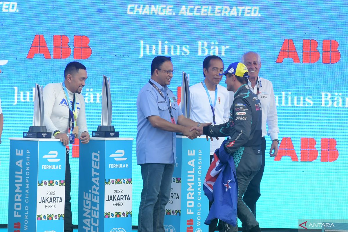 Panitia tepis mainan bersampul Anies bagian Formula E Jakarta