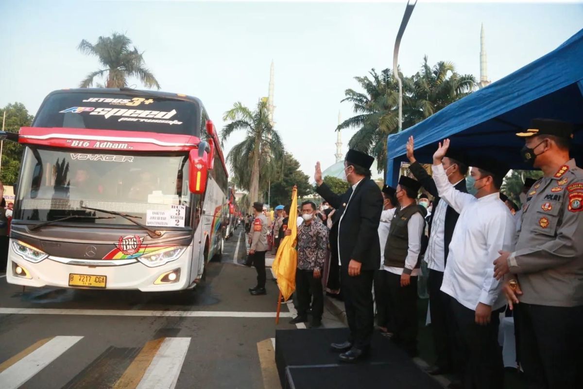 Jamaah calon haji kloter pertama Provinsi Banten diberangkatkan