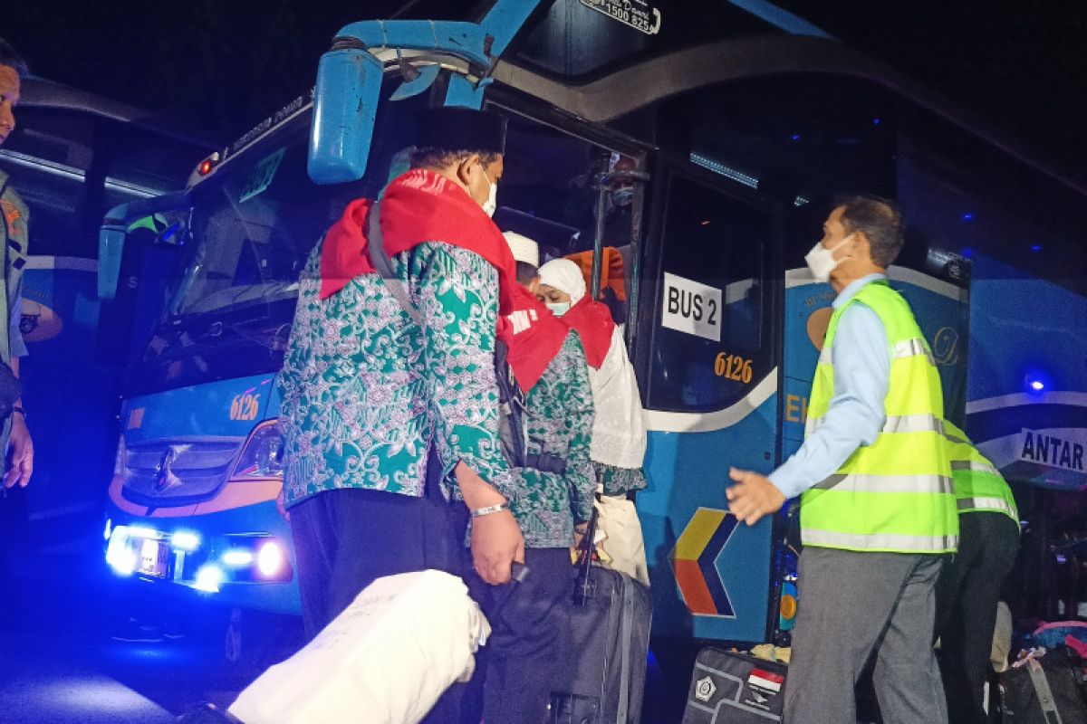 389 calon haji berangkat ke Tanah Suci dari Embarkasi Jakarta