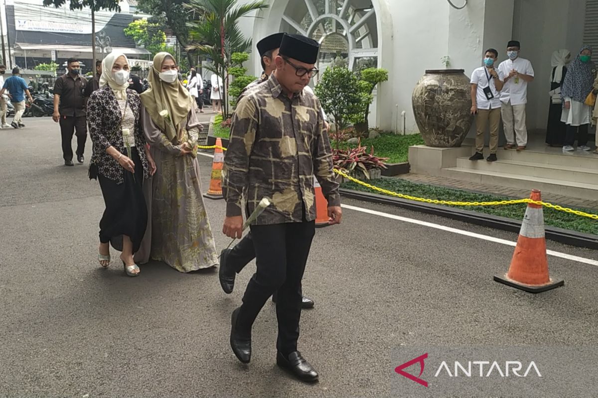 Sejumlah pejabat kunjungi rumah dinas Ridwan Kamil untuk bertakziah