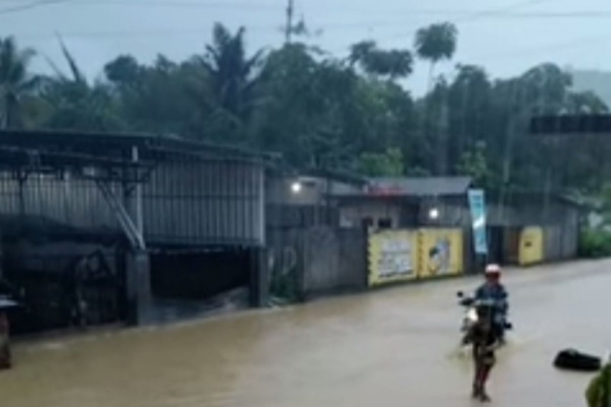 Banjir rendam Mamuju Sulbar setelah hujan empat jam